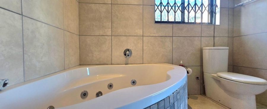 6 Bedroom Property for Sale in Franskraal Western Cape